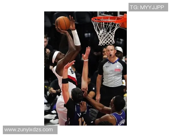 詹姆斯带领湖人队大胜开拓者:传奇之路再添新章